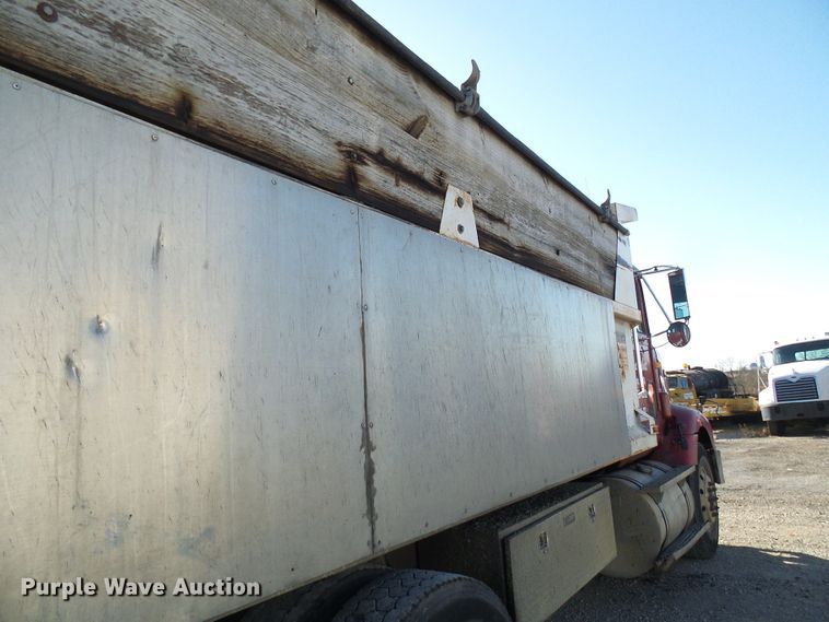 image for item DG2123 1993 International 9200  dump truck