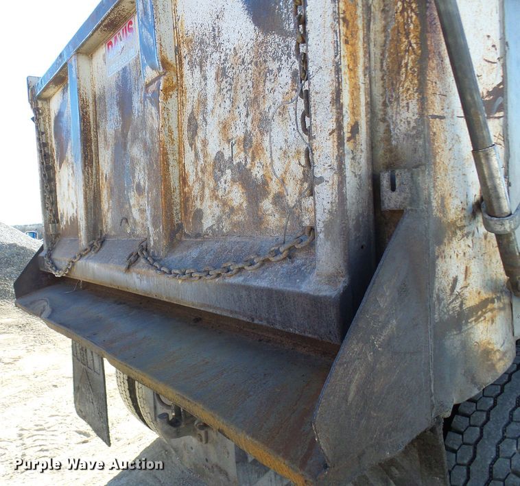 image for item DG2123 1993 International 9200  dump truck