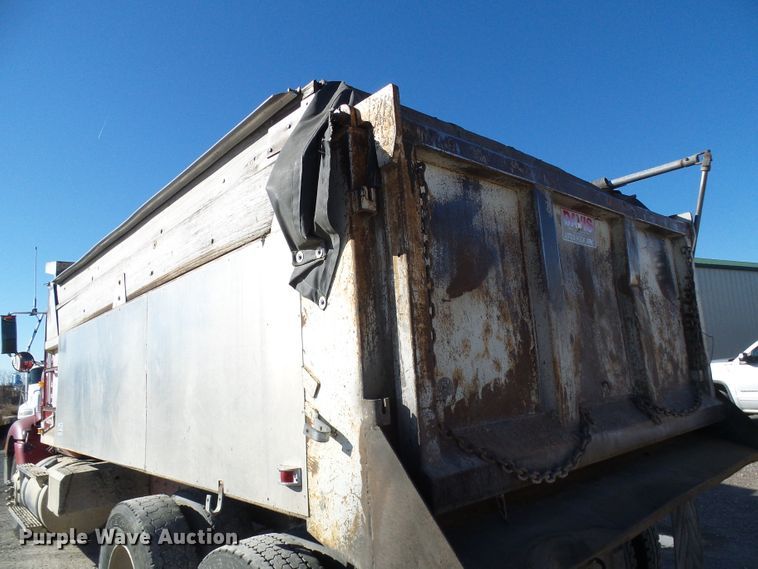 image for item DG2123 1993 International 9200  dump truck