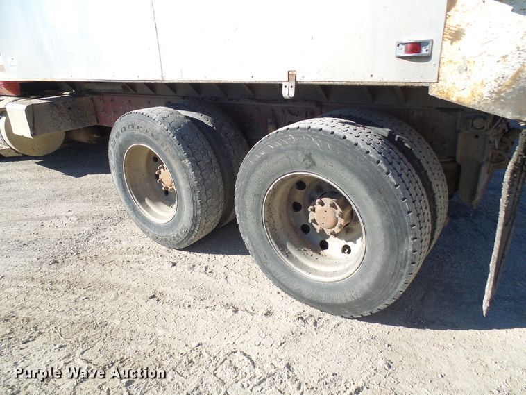 image for item DG2123 1993 International 9200  dump truck