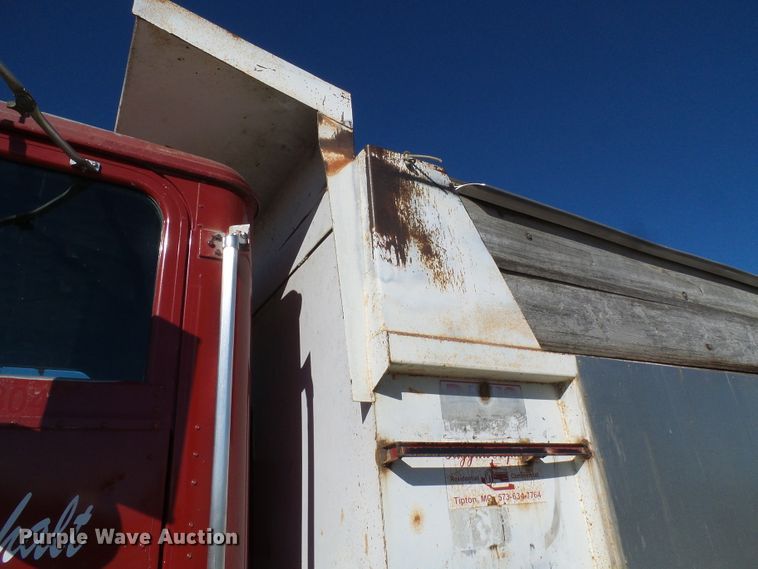 image for item DG2123 1993 International 9200  dump truck