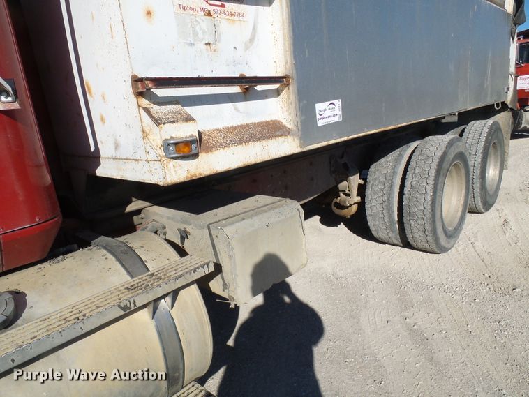 image for item DG2123 1993 International 9200  dump truck