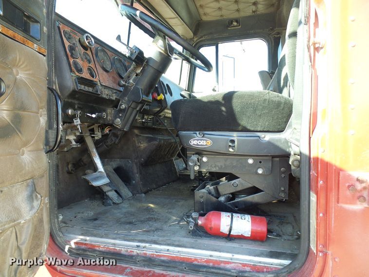 image for item DG2123 1993 International 9200  dump truck