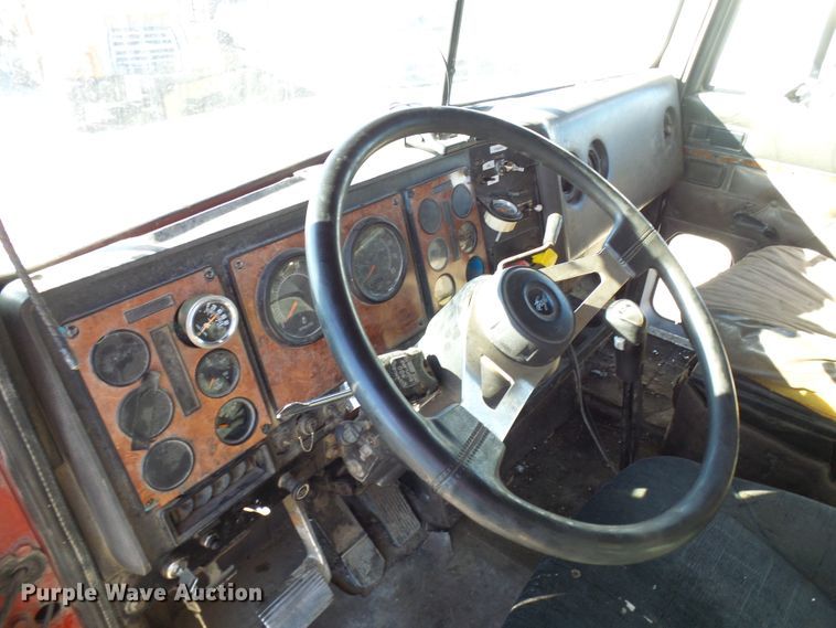 image for item DG2123 1993 International 9200  dump truck