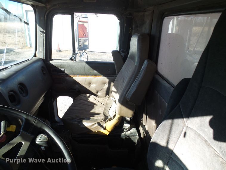 image for item DG2123 1993 International 9200  dump truck