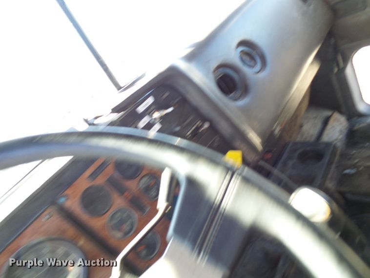 image for item DG2123 1993 International 9200  dump truck