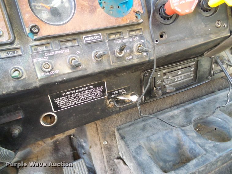 image for item DG2123 1993 International 9200  dump truck