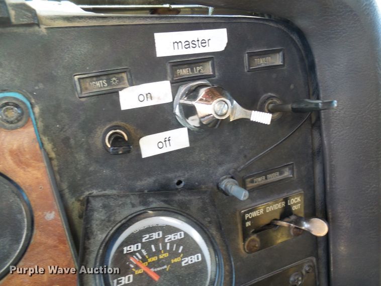 image for item DG2123 1993 International 9200  dump truck