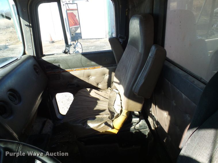 image for item DG2123 1993 International 9200  dump truck