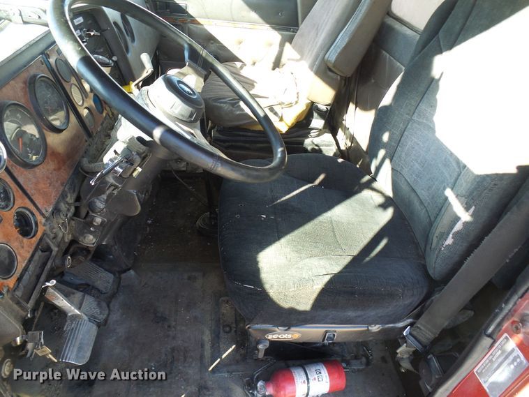 image for item DG2123 1993 International 9200  dump truck