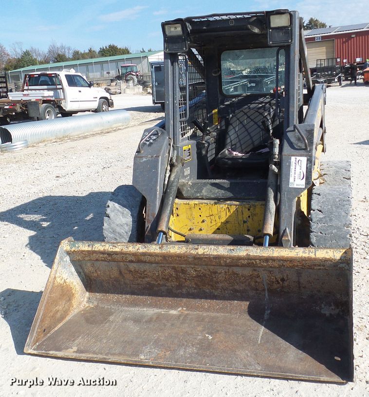 image for item DG2125 2000 New Holland LS170  skid steer loader