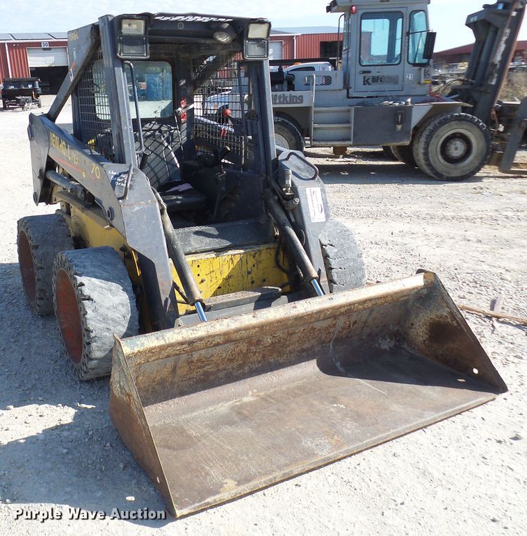 image for item DG2125 2000 New Holland LS170  skid steer loader