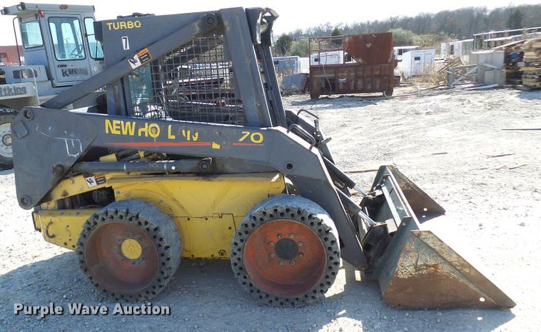 image for item DG2125 2000 New Holland LS170  skid steer loader