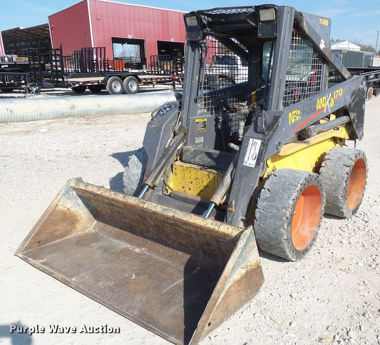 image for item DG2125 2000 New Holland LS170  skid steer loader