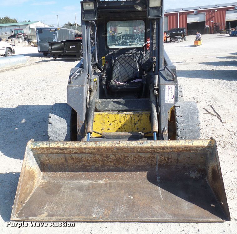 image for item DG2125 2000 New Holland LS170  skid steer loader