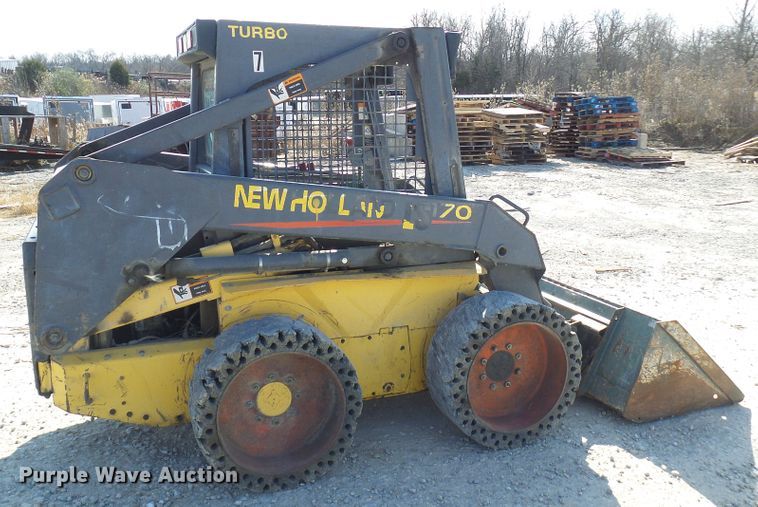 image for item DG2125 2000 New Holland LS170  skid steer loader