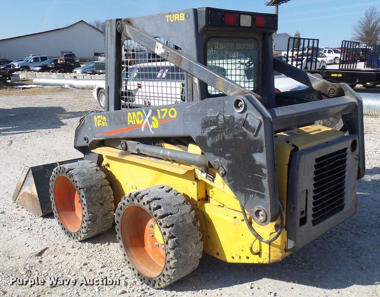 image for item DG2125 2000 New Holland LS170  skid steer loader