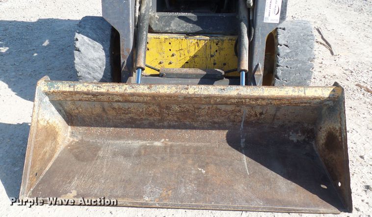 image for item DG2125 2000 New Holland LS170  skid steer loader