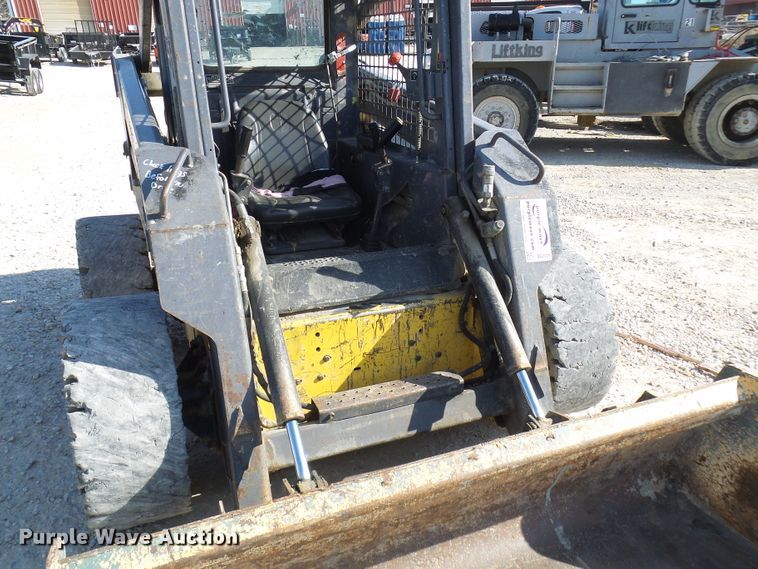 image for item DG2125 2000 New Holland LS170  skid steer loader