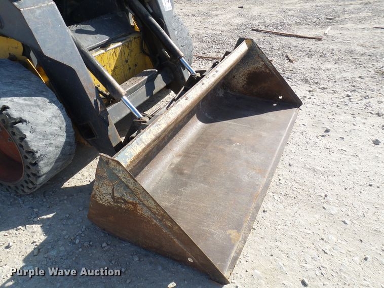 image for item DG2125 2000 New Holland LS170  skid steer loader