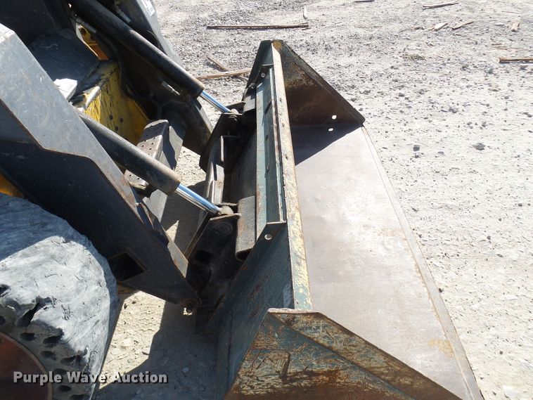 image for item DG2125 2000 New Holland LS170  skid steer loader