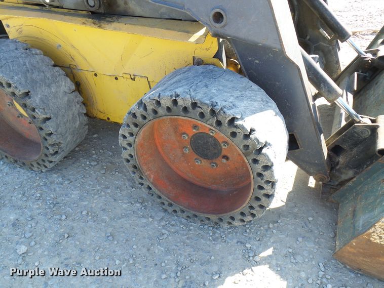 image for item DG2125 2000 New Holland LS170  skid steer loader