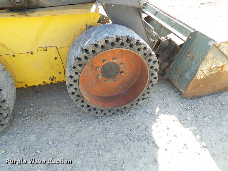 image for item DG2125 2000 New Holland LS170  skid steer loader