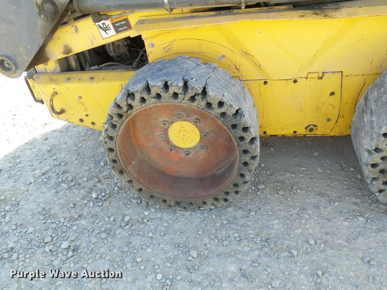 image for item DG2125 2000 New Holland LS170  skid steer loader