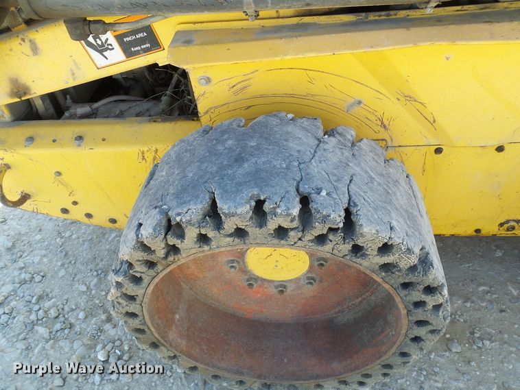 image for item DG2125 2000 New Holland LS170  skid steer loader