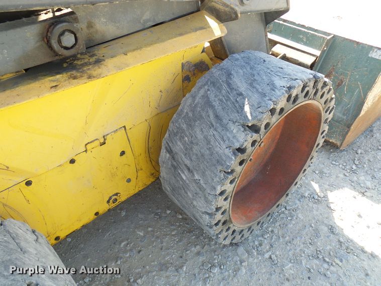 image for item DG2125 2000 New Holland LS170  skid steer loader