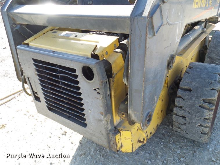 image for item DG2125 2000 New Holland LS170  skid steer loader