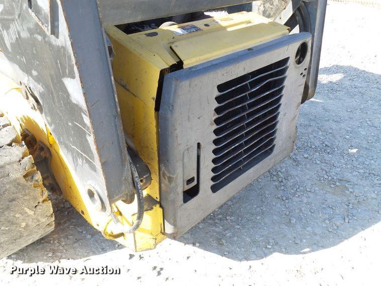 image for item DG2125 2000 New Holland LS170  skid steer loader