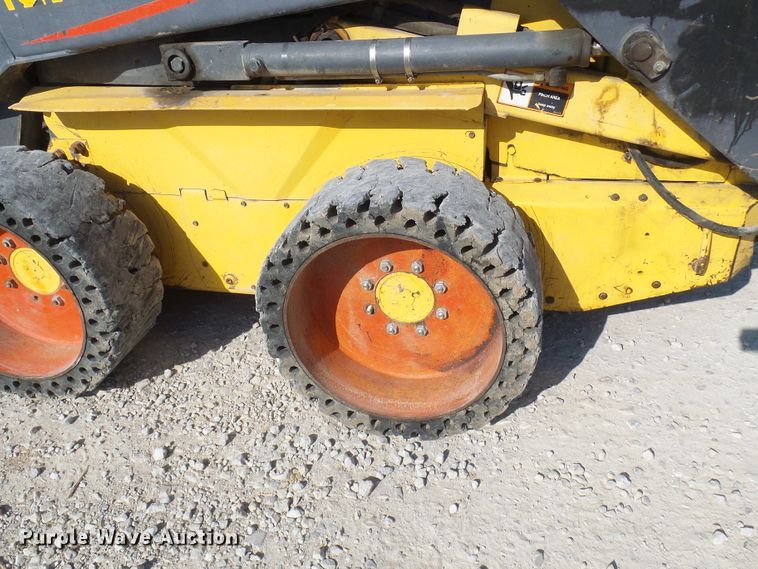 image for item DG2125 2000 New Holland LS170  skid steer loader