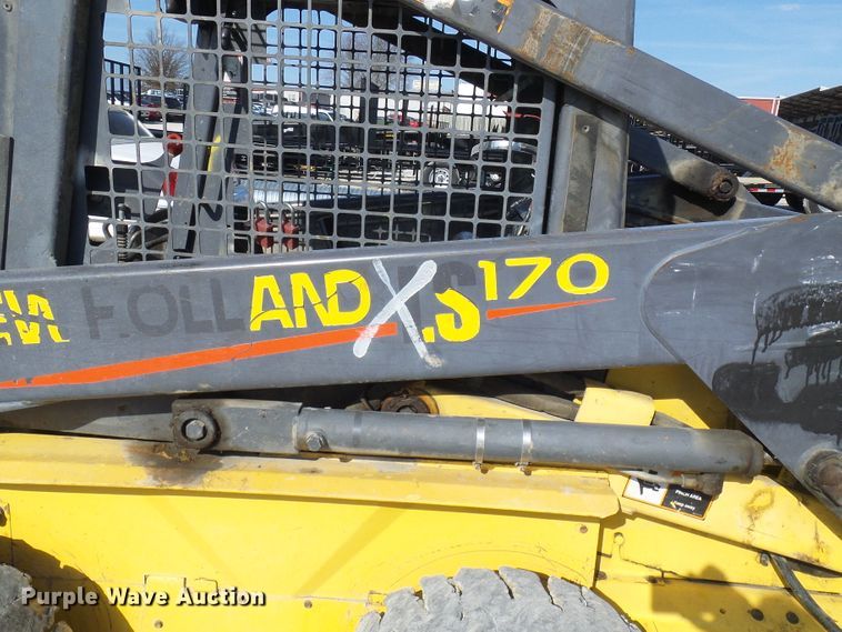 image for item DG2125 2000 New Holland LS170  skid steer loader
