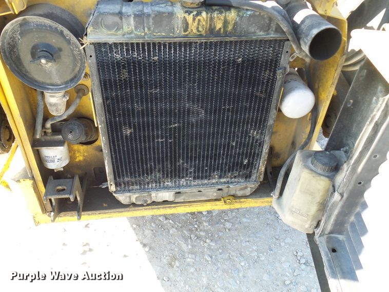 image for item DG2125 2000 New Holland LS170  skid steer loader