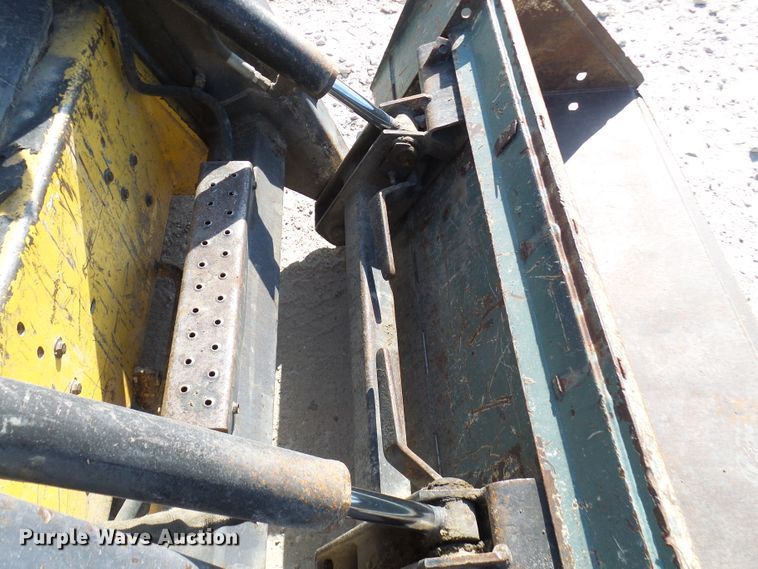 image for item DG2125 2000 New Holland LS170  skid steer loader