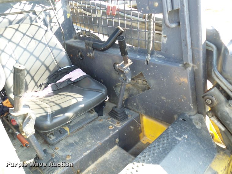image for item DG2125 2000 New Holland LS170  skid steer loader