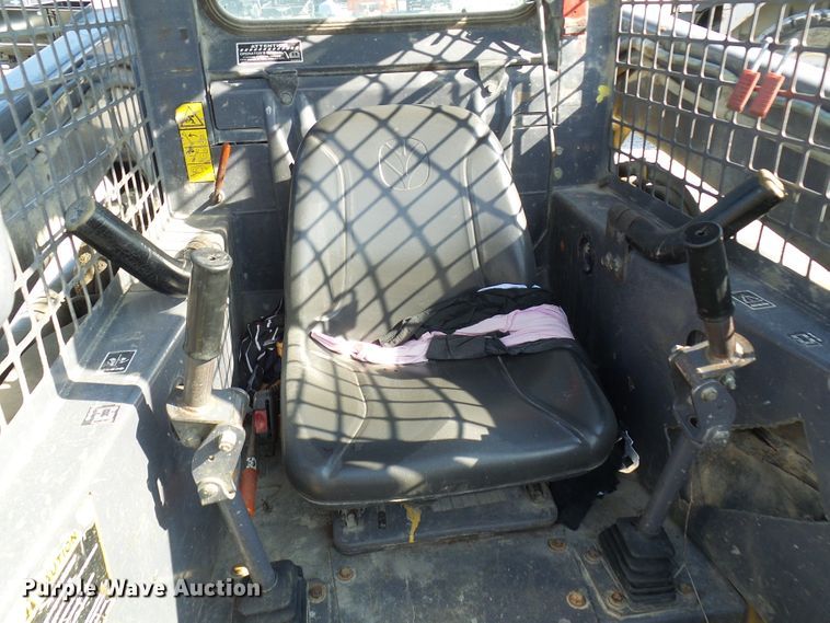 image for item DG2125 2000 New Holland LS170  skid steer loader