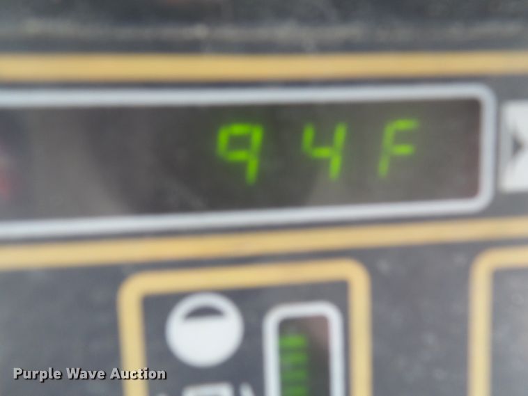 image for item DG2125 2000 New Holland LS170  skid steer loader