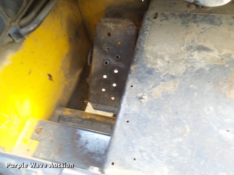 image for item DG2125 2000 New Holland LS170  skid steer loader