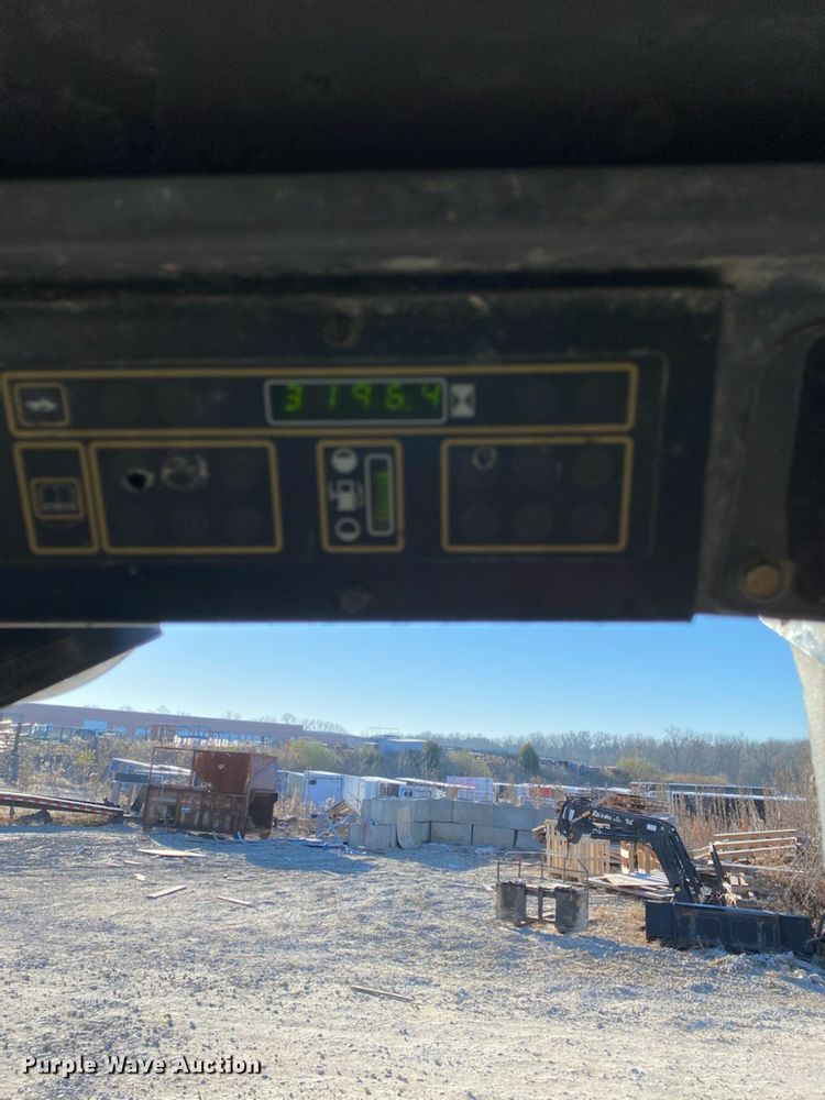 image for item DG2125 2000 New Holland LS170  skid steer loader