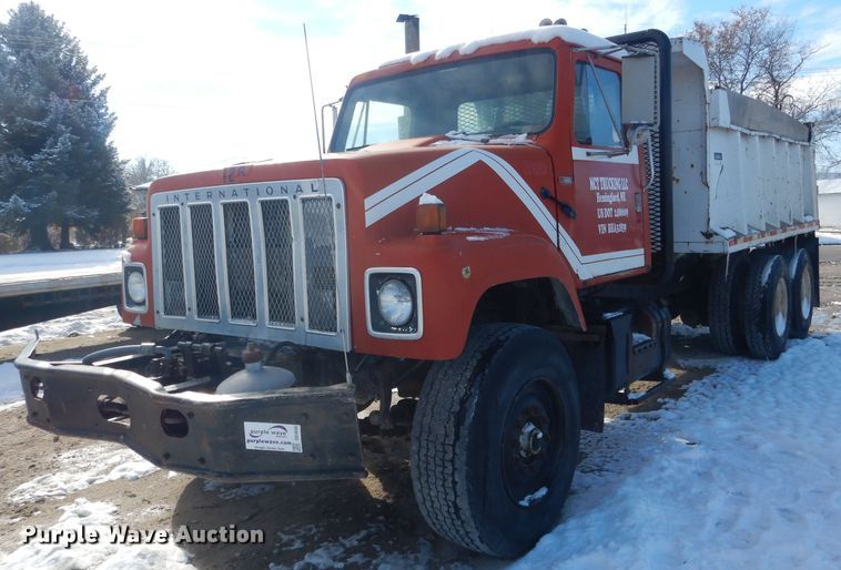 image for item DG4656 1981 International F2574  dump truck