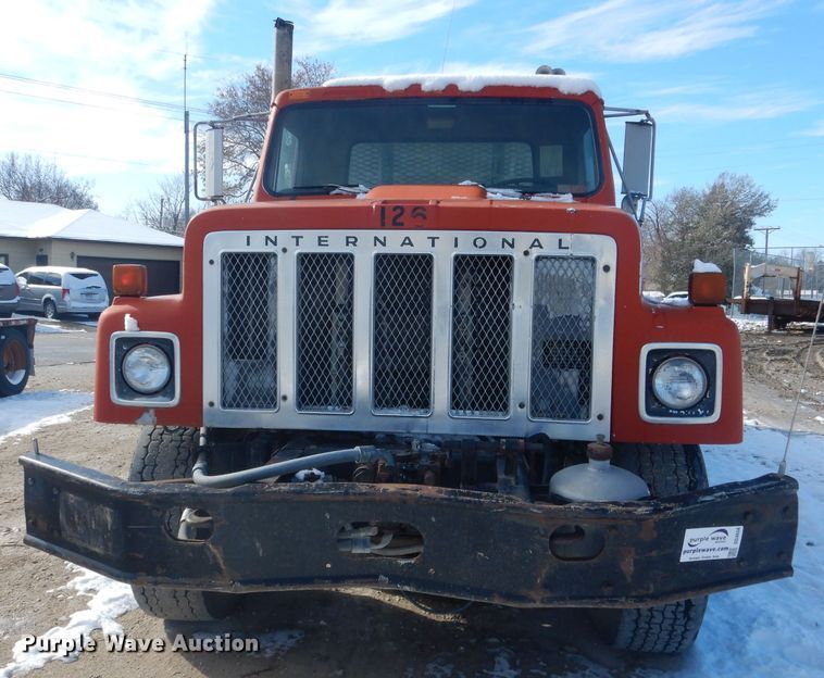 image for item DG4656 1981 International F2574  dump truck