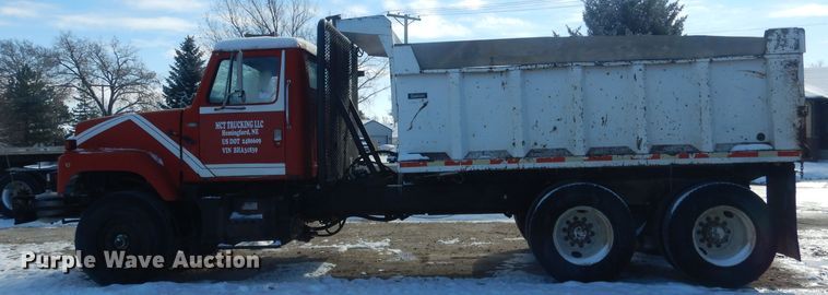 image for item DG4656 1981 International F2574  dump truck