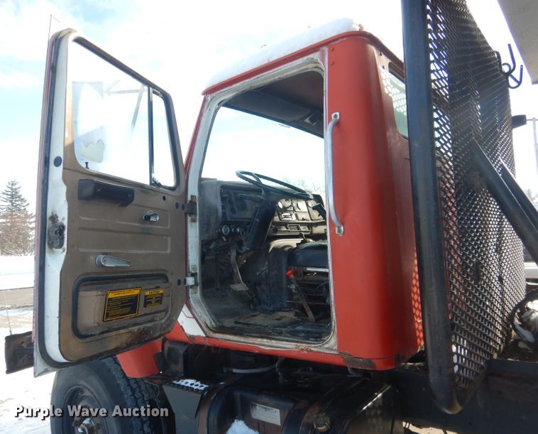 image for item DG4656 1981 International F2574  dump truck