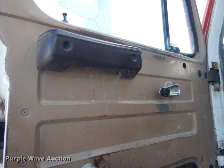 image for item DG4656 1981 International F2574  dump truck