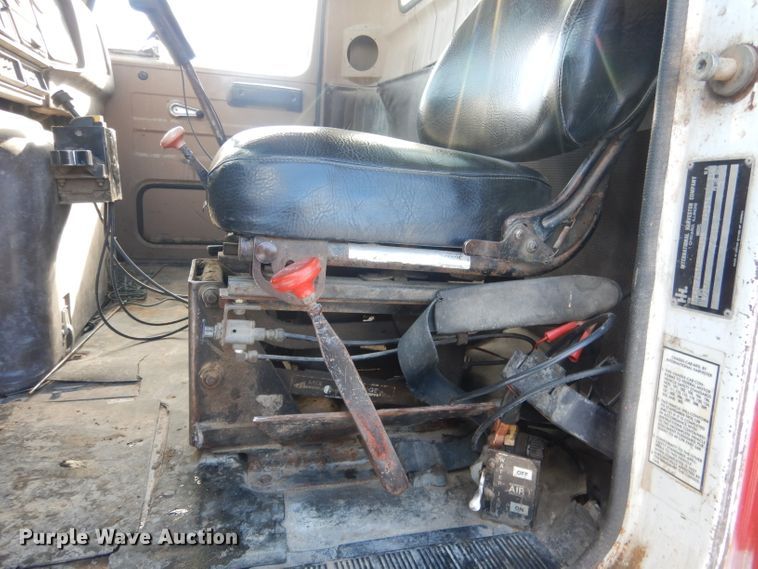 image for item DG4656 1981 International F2574  dump truck