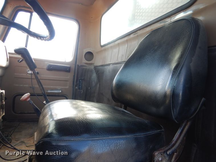 image for item DG4656 1981 International F2574  dump truck