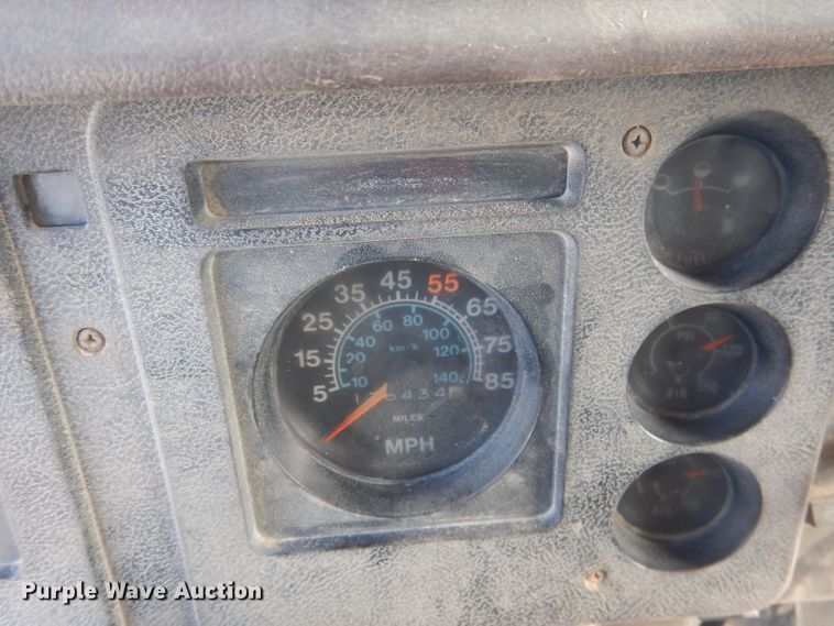 image for item DG4656 1981 International F2574  dump truck