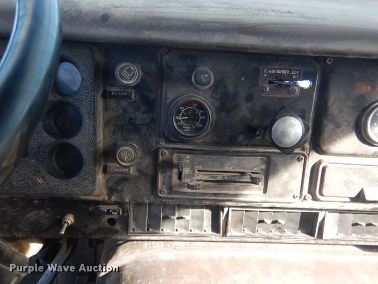 image for item DG4656 1981 International F2574  dump truck